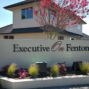 Executive On Fenton Motel